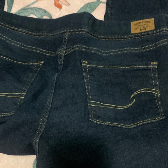 Levi pull on jeans size 14 dark wash - Picture 3 of 3